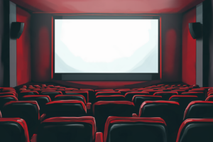 赤い座席が並ぶ映画館の内部を描いたイラスト。スクリーンは大きく、前方中央に位置し、暗がりの中で明るく照らされている。壁は赤と黒で装飾されており、床は赤いカーペットが敷かれている。