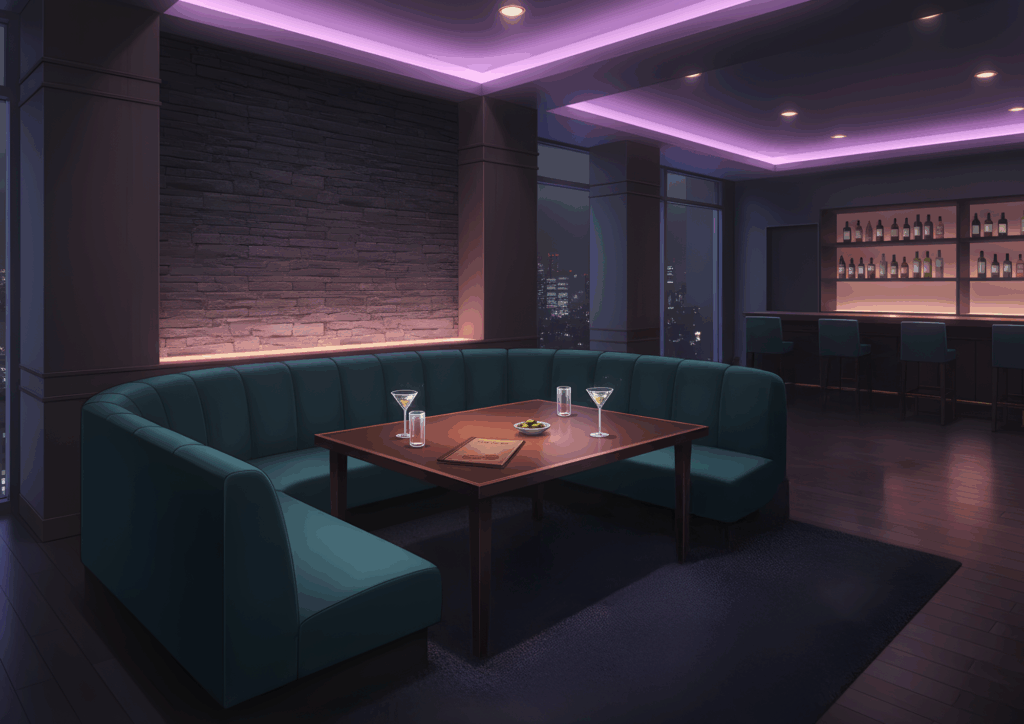 紫がかった天井照明に照らされたラウンジバー、U字型のティール色ソファと木製テーブルの上にマティーニグラスとメニュー、背面に石壁と窓外の夜景、奥に静かなバーカウンターが見えるイラスト