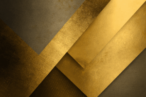 重なり合う金属的なゴールドの板が幾何学的に配置された、質感のある抽象背景。